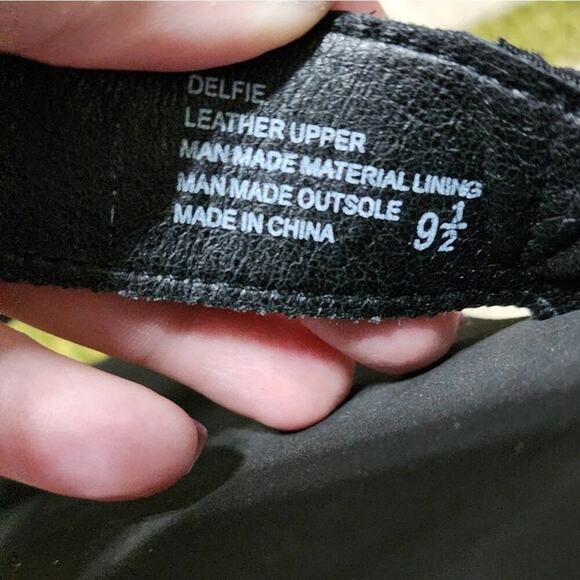 Yellow Box Delfie Metallic Multi strap sandal size 9.5 new!!! - Picture 6 of 6